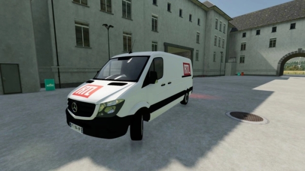FS22 - Mercedes Sprinter French Radios V4.1