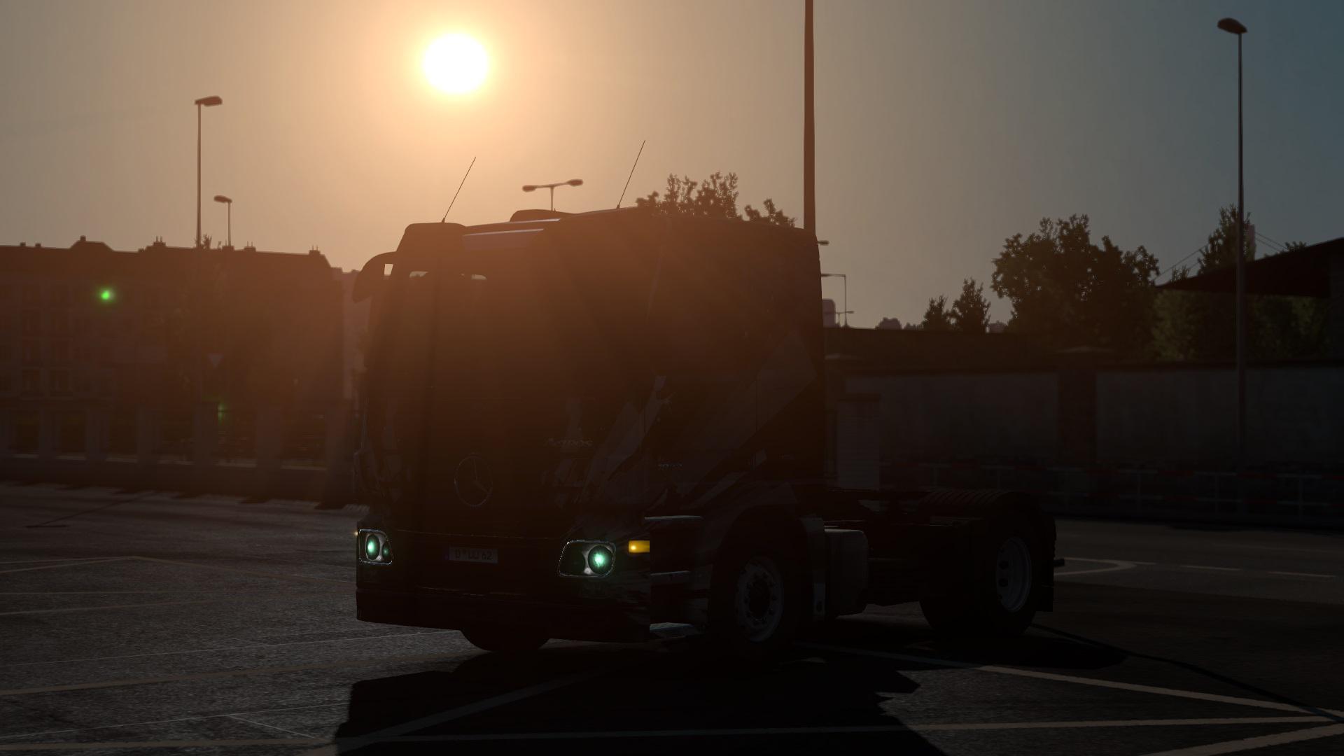ETS2 - Green Lights Truck V1.0 (1.36.x)