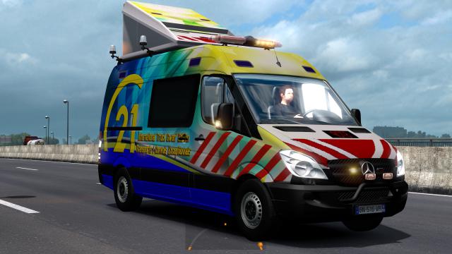 ETS2 - Pilot and Escort Vehicles International Truck (1.37.x)