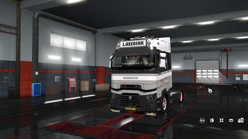 ETS2 - Tinted Headlights And Orange Foglight for Renault-T V1.0 (1.35.X)