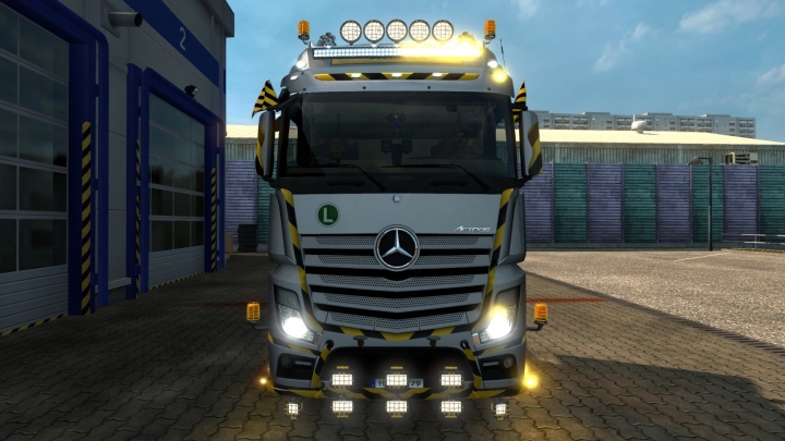 ETS2 - Construction Roof Grill + Led Bar (1.41.x)